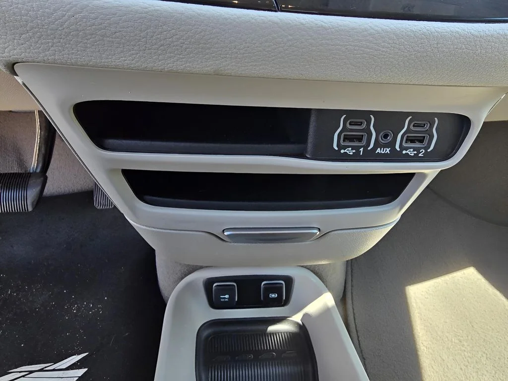 Used 2021 Bright White Clearcoat Chrysler Touring image 16
