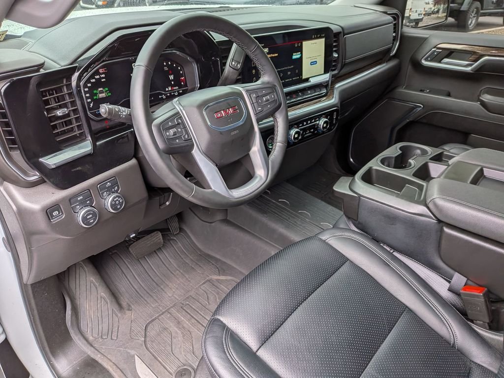 Used 2024 White GMC Elevation image 13