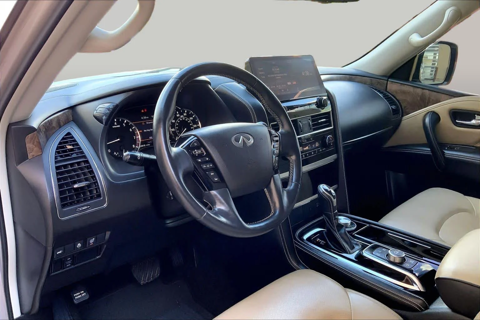 Used 2023 Champagne Quartz INFINITI PREMIUM SELECT image 18