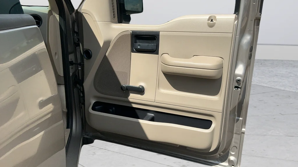 Used 2004 Beige Ford XL image 16
