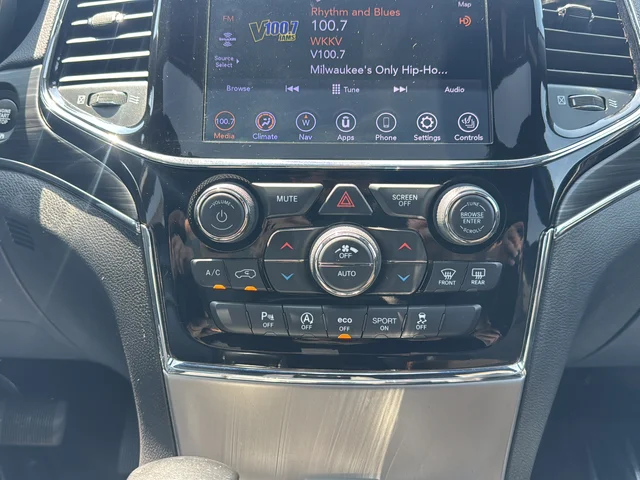 Used 2020 Gray Jeep Limited image 21