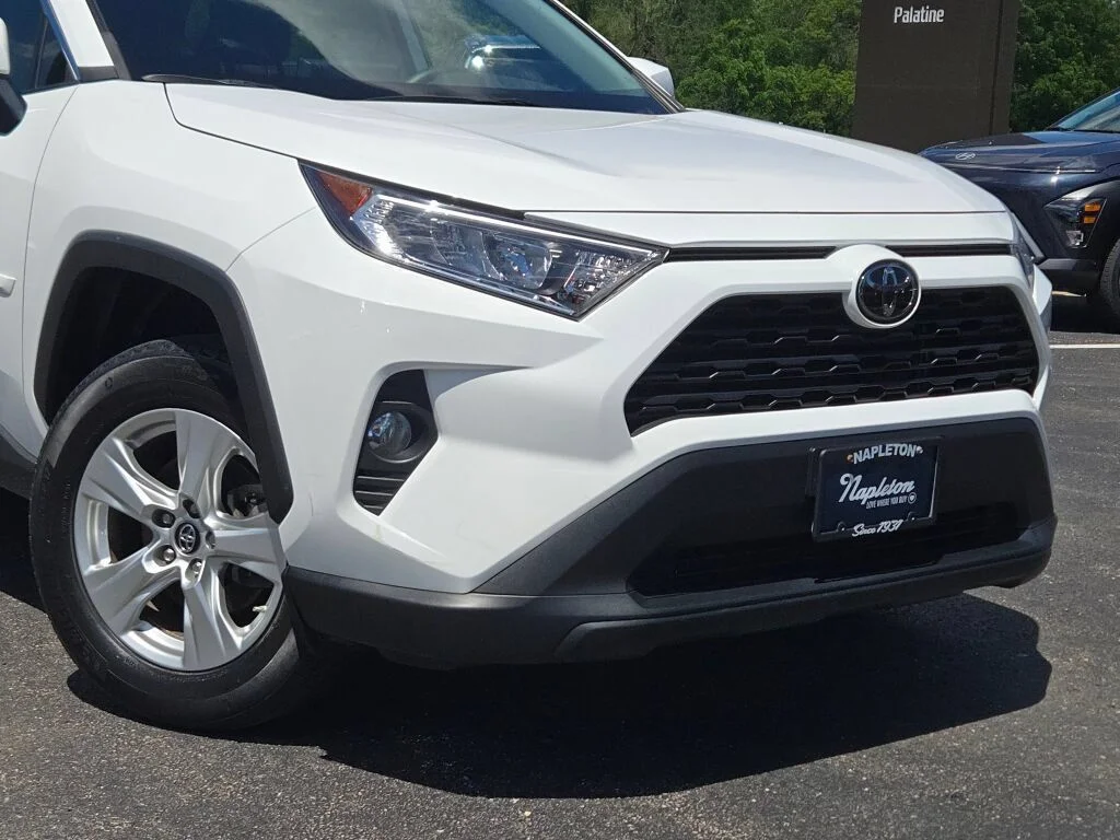 Used 2019 White Toyota XLE image 2