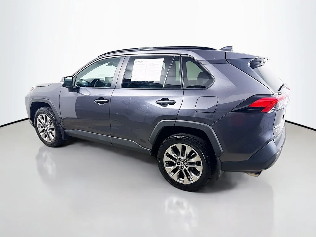 Used 2024 Magnetic Gray Metallic Toyota XLE Premium image 5