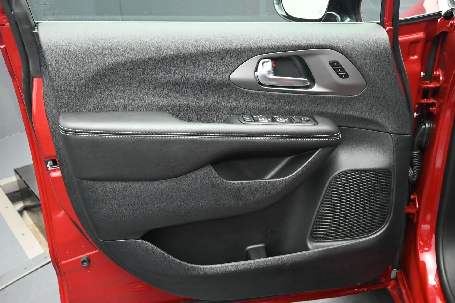 2027 Chrysler Pacifica Select - Photo 18