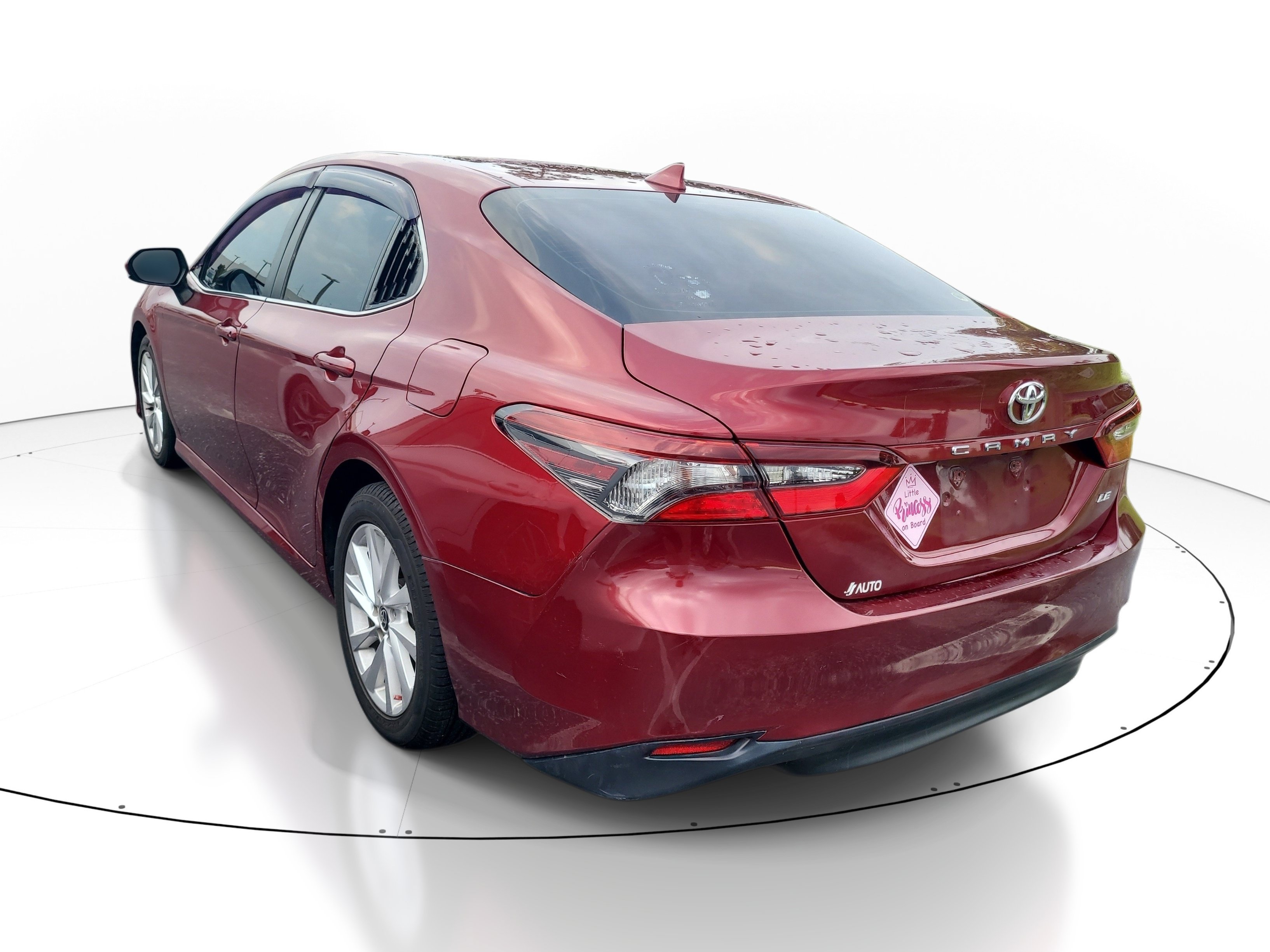Used 2021 Pearl Toyota LE image 4