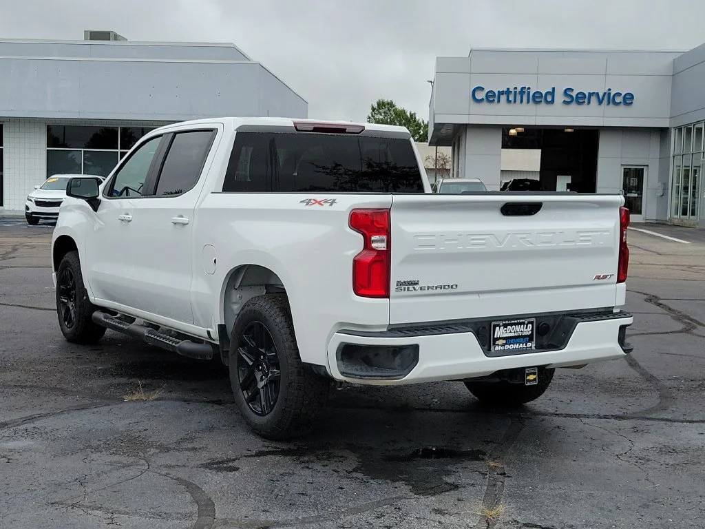 New 2026 Summit White Chevrolet RST image 4