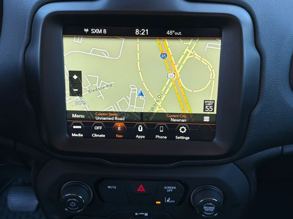 Used 2023 Red Jeep Latitude image 28