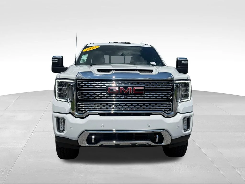 Used 2023 White GMC Denali image 27
