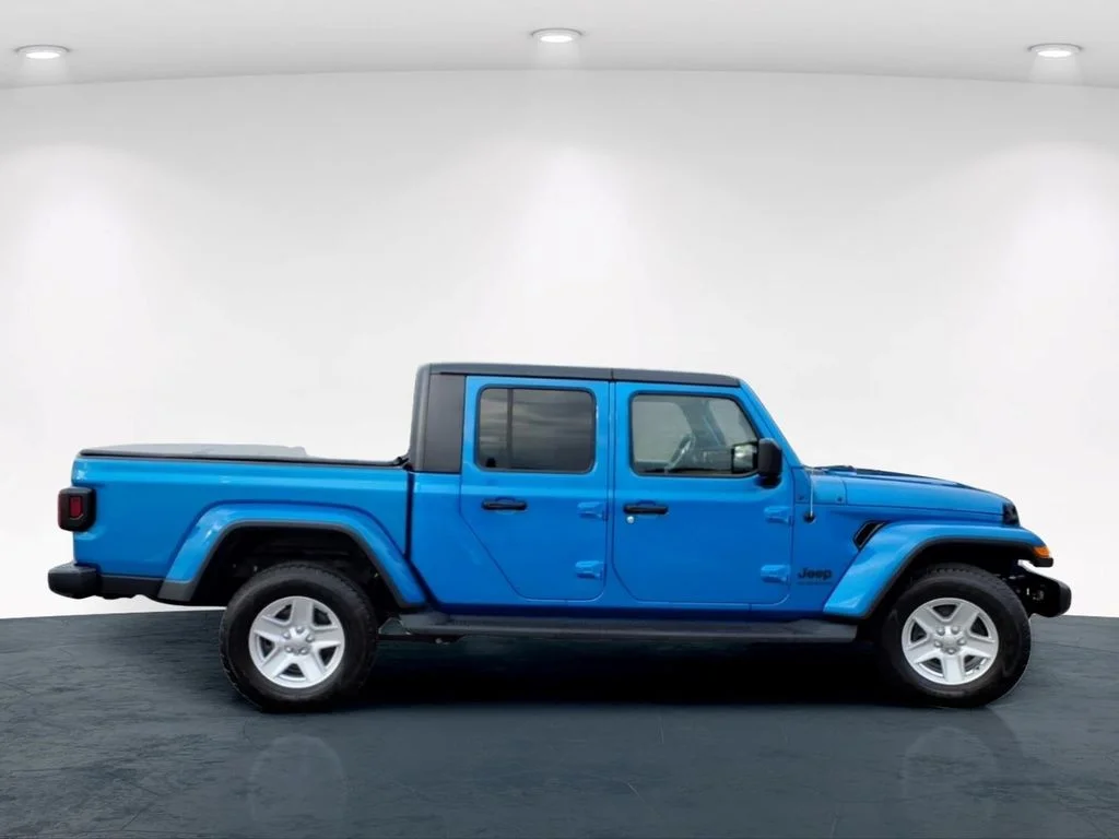 Used 2021 Blue Jeep Sport image 7