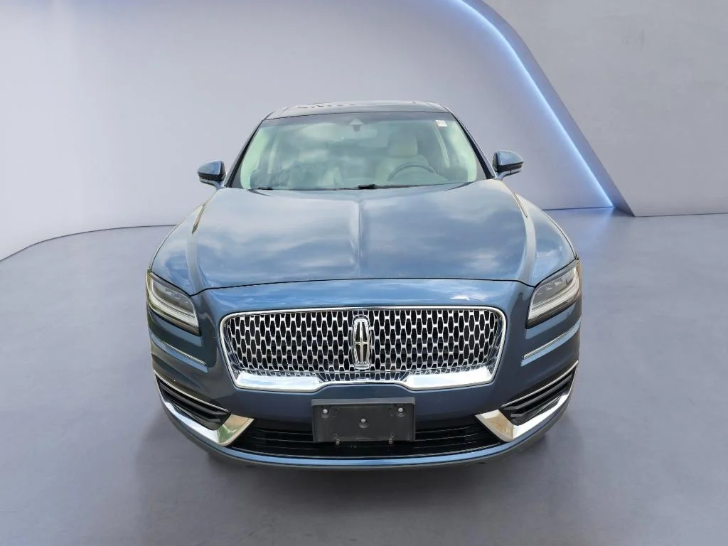 Used 2019 Blue Diamond Metallic Lincoln Reserve image 8