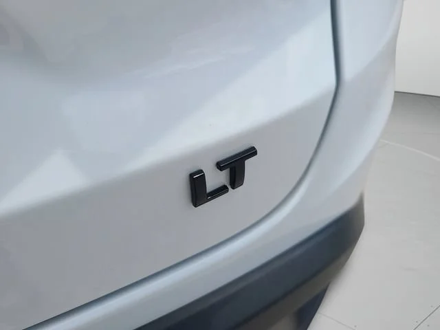 New 2026 Summit White Chevrolet LT image 32