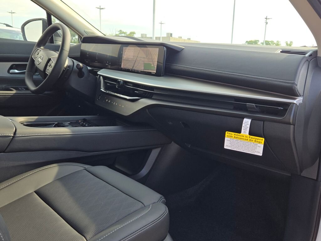 New 2027 White Nissan Platinum image 5