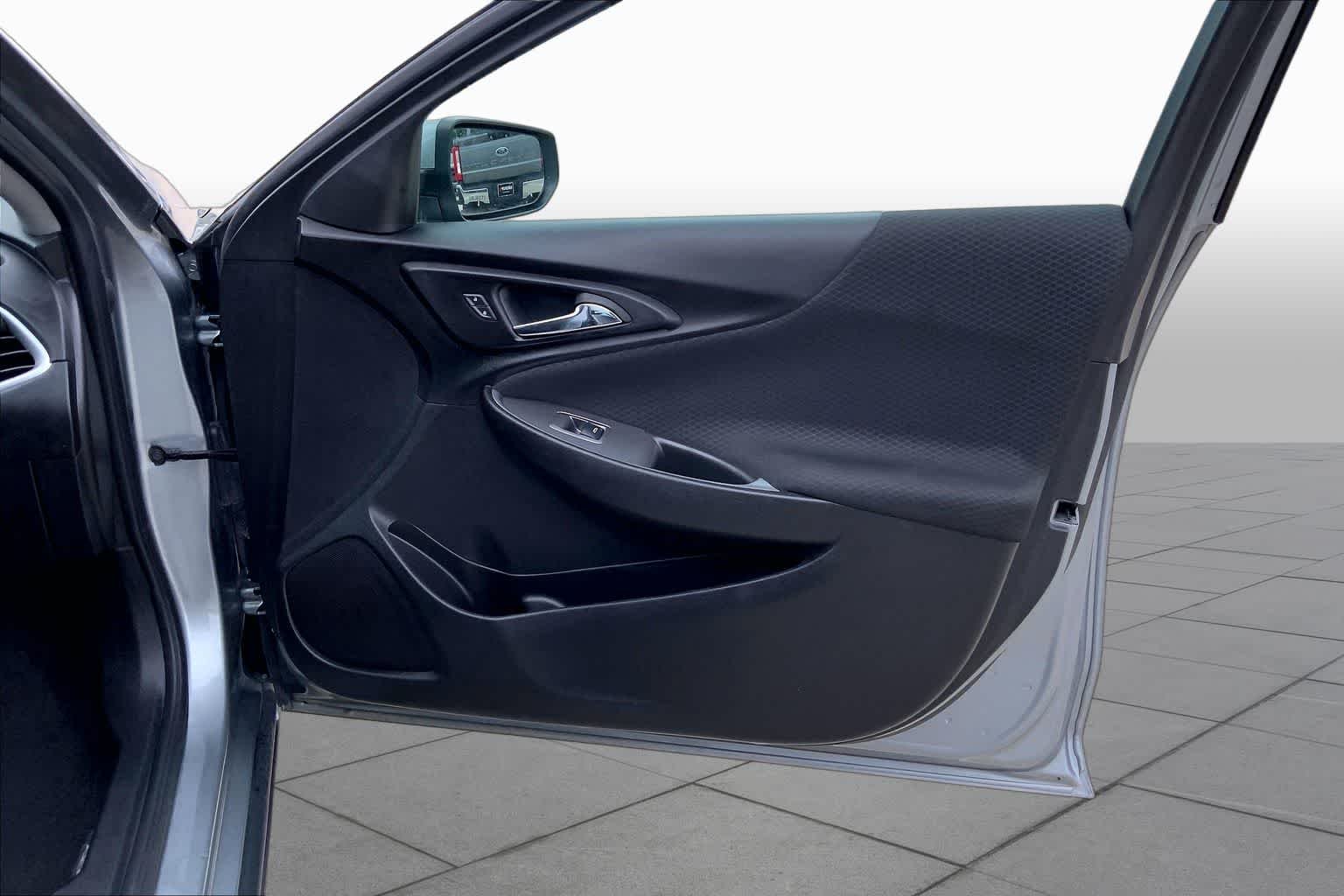 Used 2024 Sterling Gray Metallic Chevrolet LT image 23