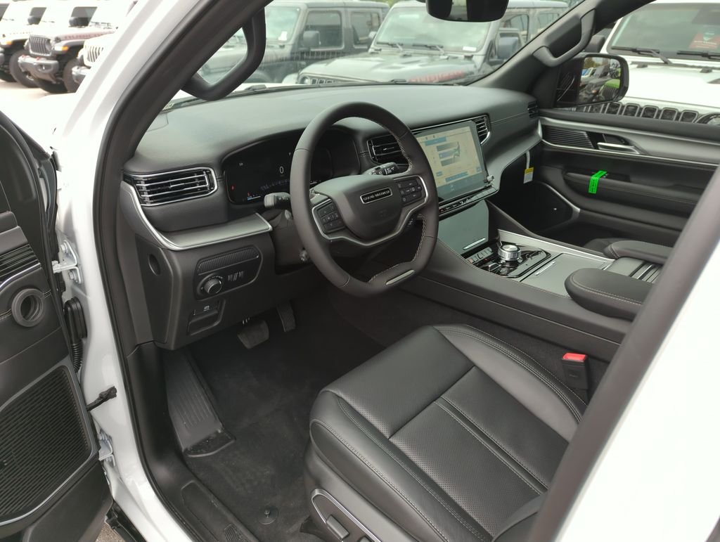 New 2026 Bright White Clear-Coat Exterior Paint Jeep Limited Altitude image 11