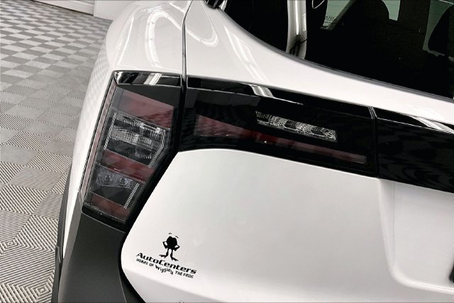 New 2026 Aspen White Tricoat/Super Black Nissan SR image 18