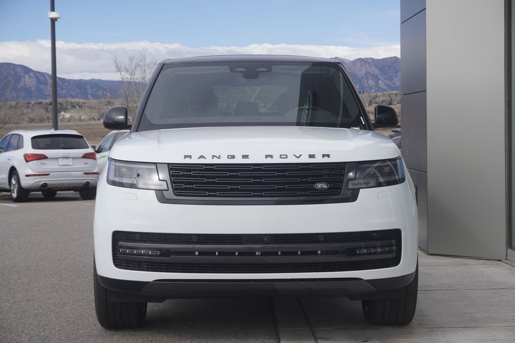 New 2026 Fuji White Land Rover SE image 5