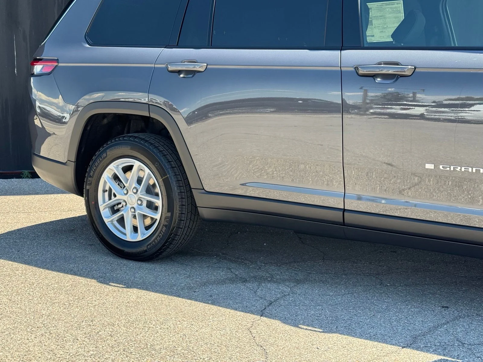 New 2026 Baltic Gray Metallic Clear-Coat Exterior Paint Jeep Laredo X image 4