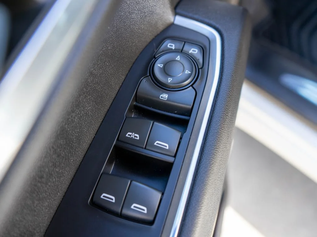 Used 2023 White GMC Elevation image 16