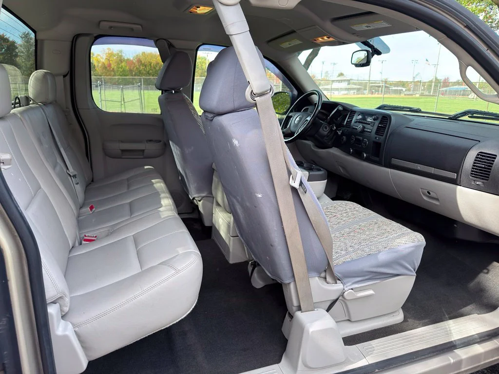 Used 2008 Silver Chevrolet LT image 27