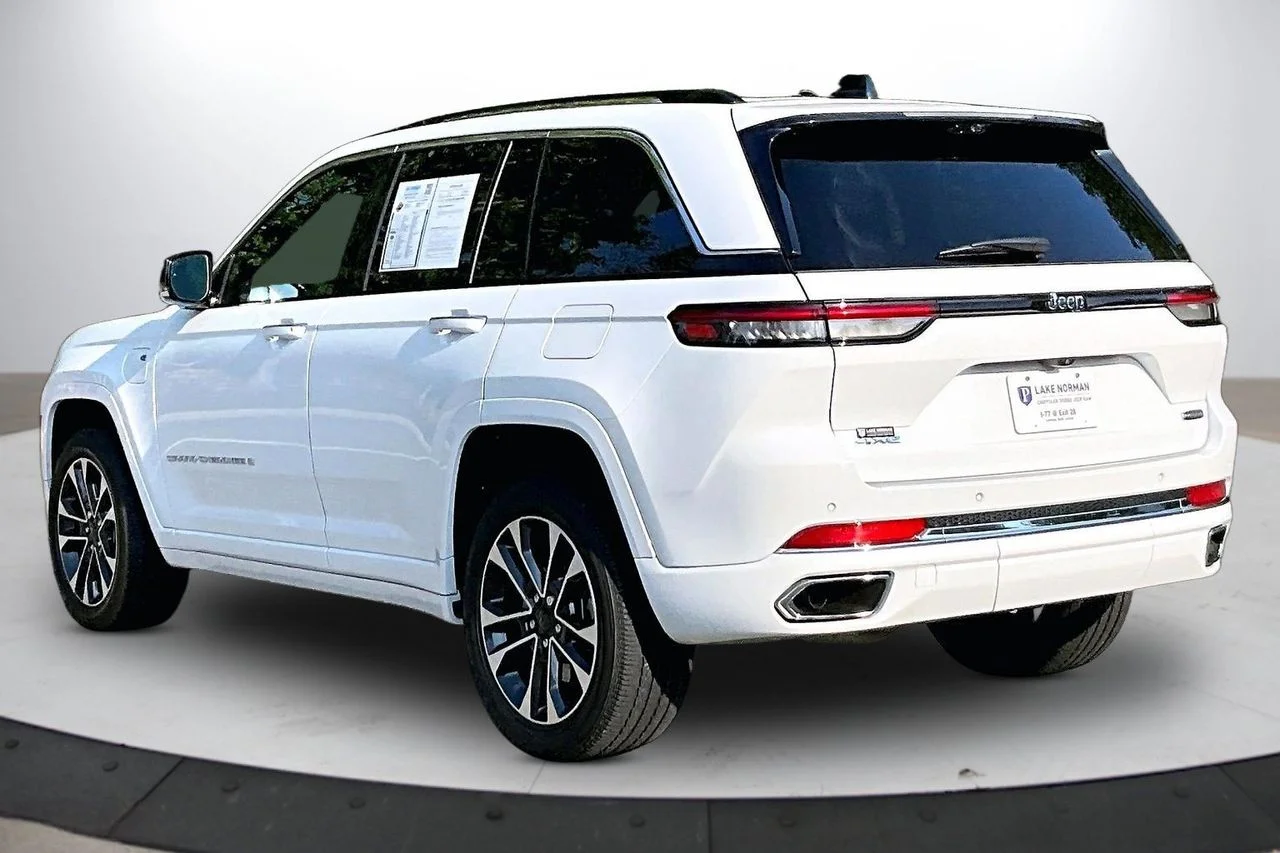 Used 2023 White Jeep Overland 4xe image 7