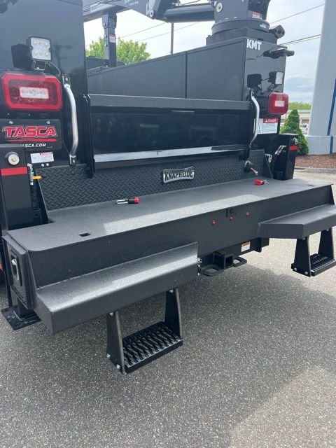 New 2026 Agate Black Metallic Ford F-550® XLT image 17