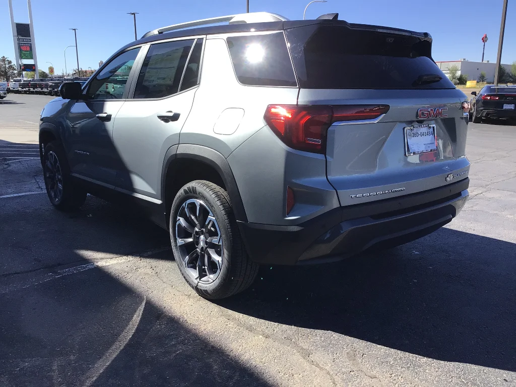 New 2026 Sterling Metallic GMC Elevation image 4