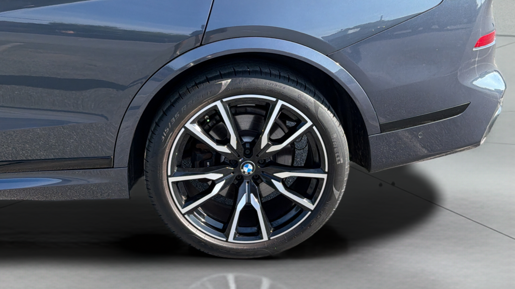 Used 2022 Gray BMW xDrive40i image 16