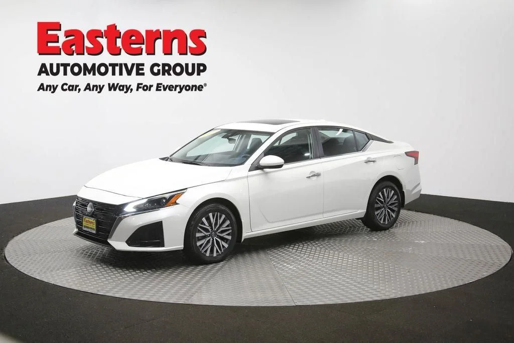 Used 2023 White Nissan 2.5 SV image 59