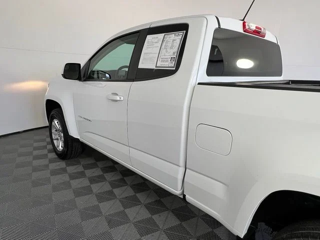 Used 2021 White Chevrolet LT image 12