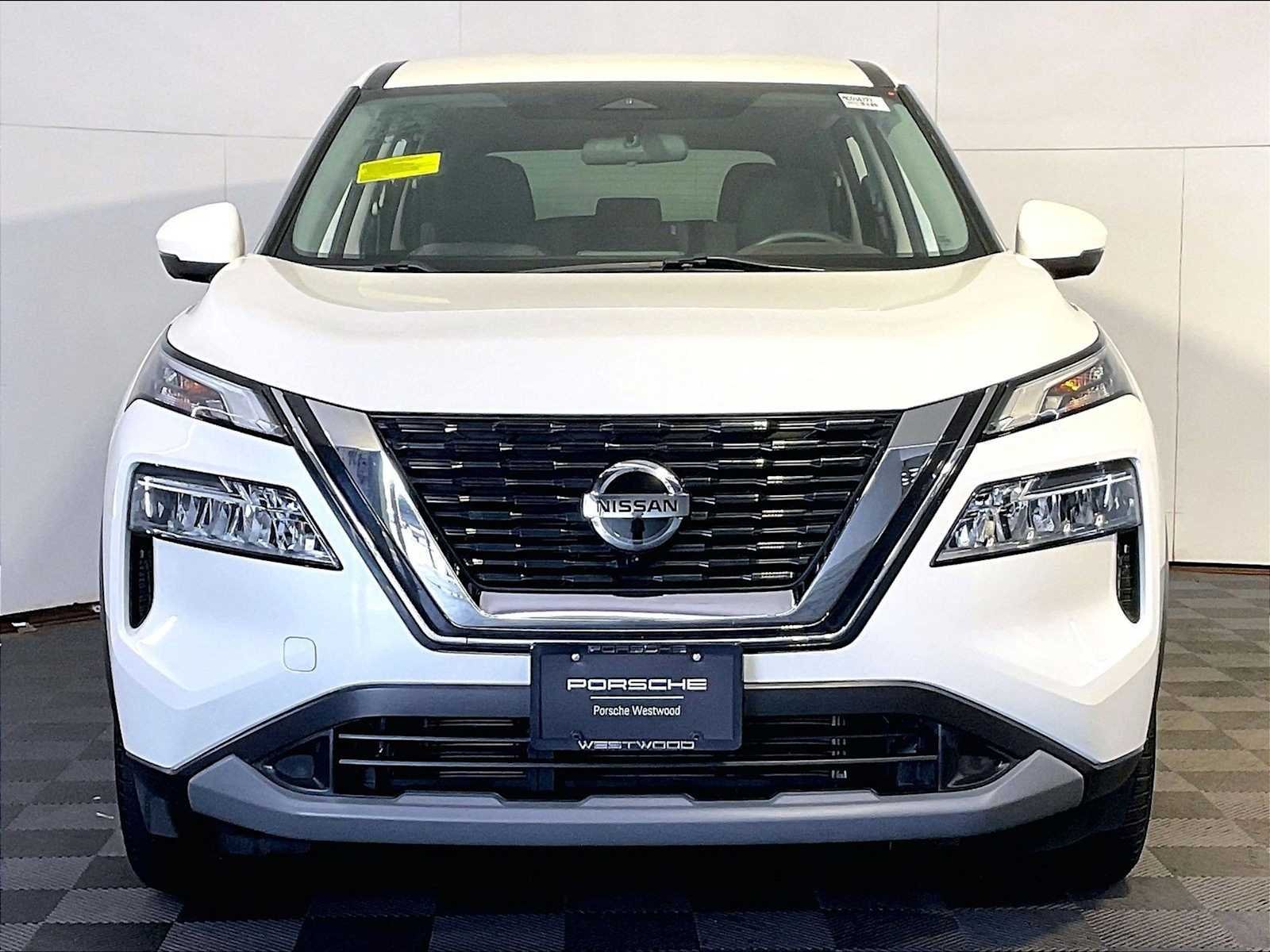 Used 2021 Pearl White Tricoat Nissan SV image 10