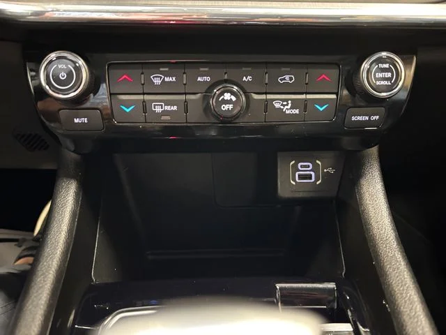 Used 2022 Gray Jeep Limited image 21