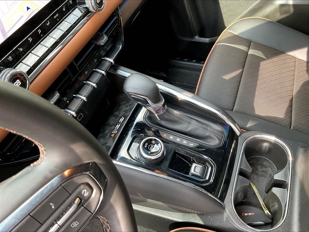 Used 2025 White GMC AT4 image 20