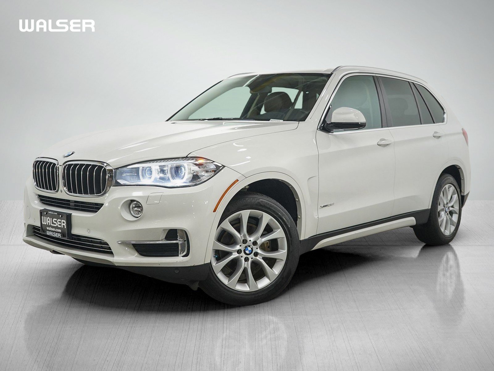 Used 2015 Alpine White BMW AWD 4dr xDrive35i image 1