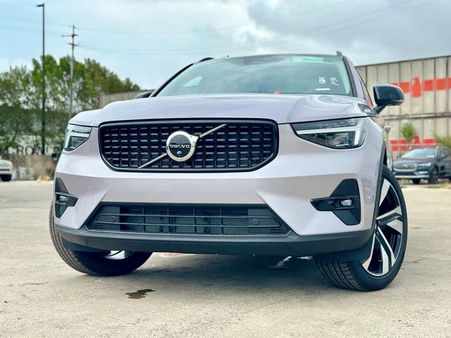2026 Volvo XC40 B5 Ultra