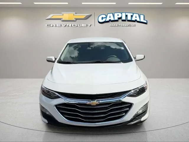 Used 2025 Summit White Chevrolet 1LT image 8