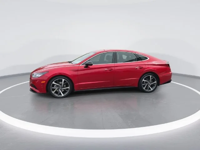 Used 2021 Red Hyundai SEL Plus image 5