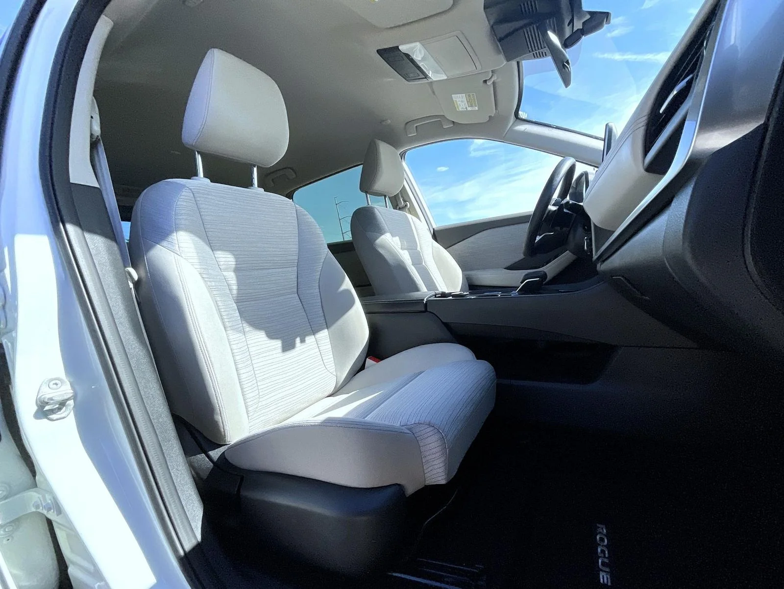 Used 2023 White Nissan SV image 16