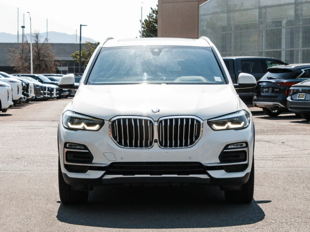 Used 2019 Alpine White BMW xDrive40i image 2