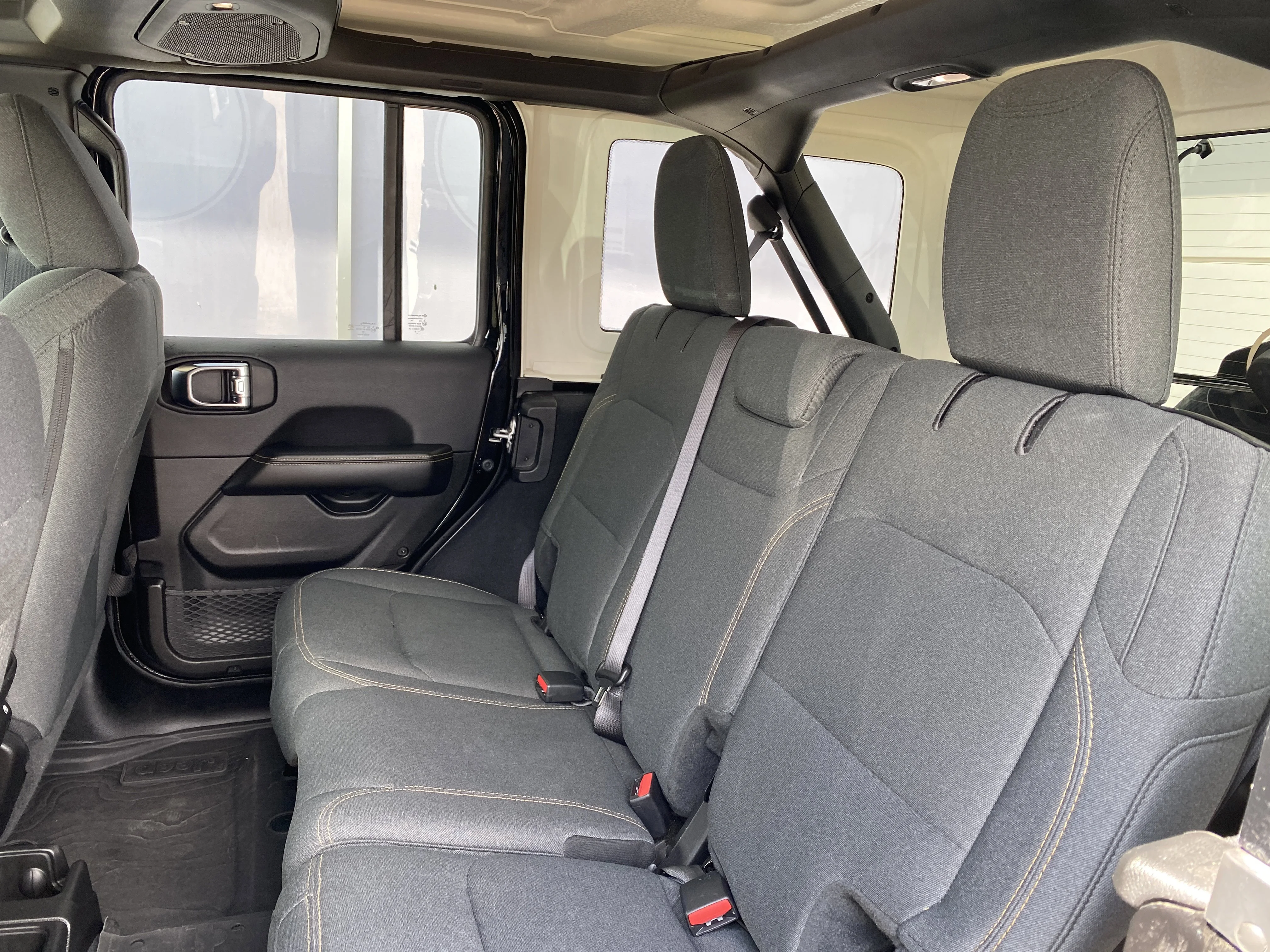 Used 2025 Black Jeep Sahara 4 Door 4x4 * 3.6L V6 * REMOTE STARTER * ADAPTIVE CRUISE * image 18