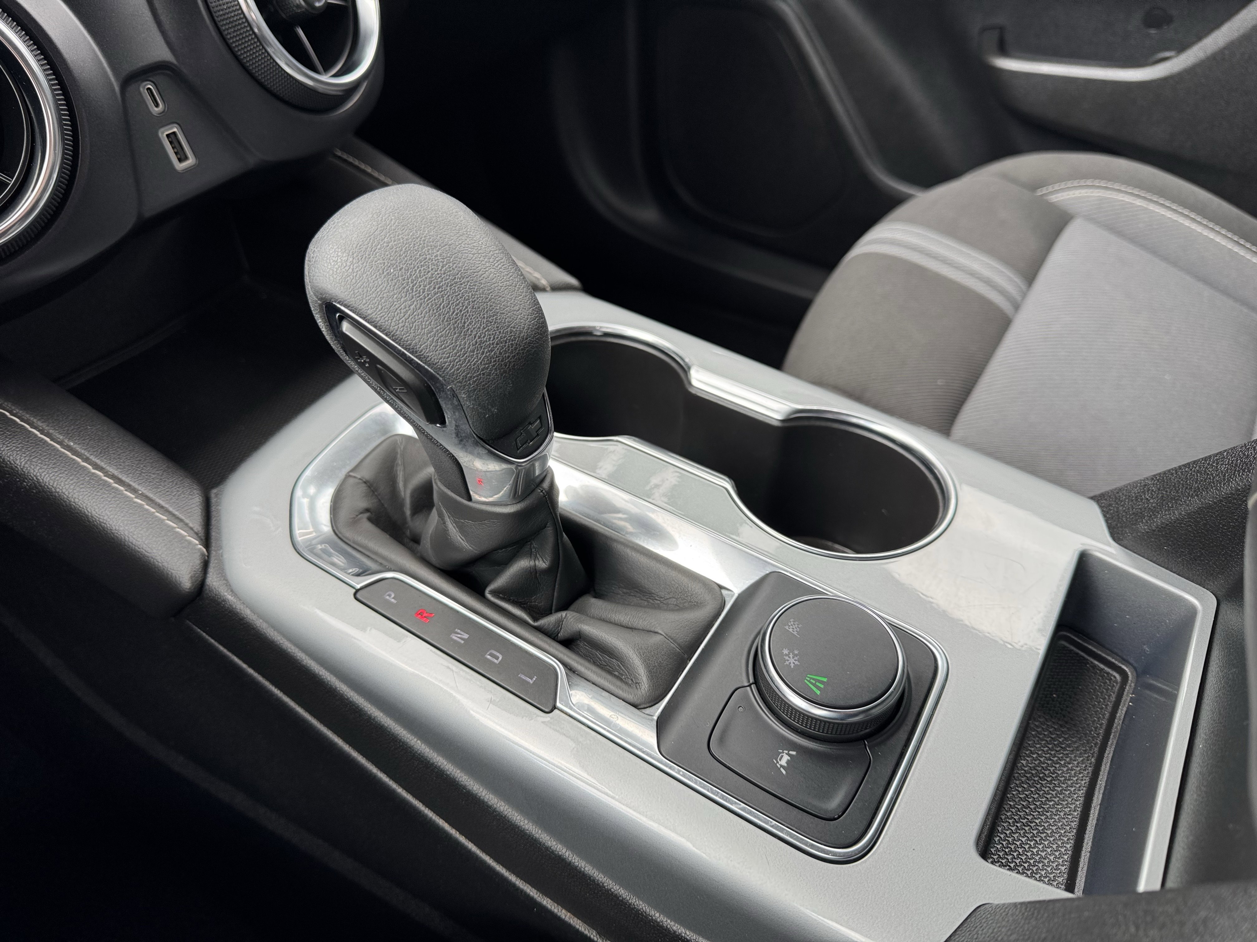 Used 2023 Summit White Chevrolet 2LT image 26
