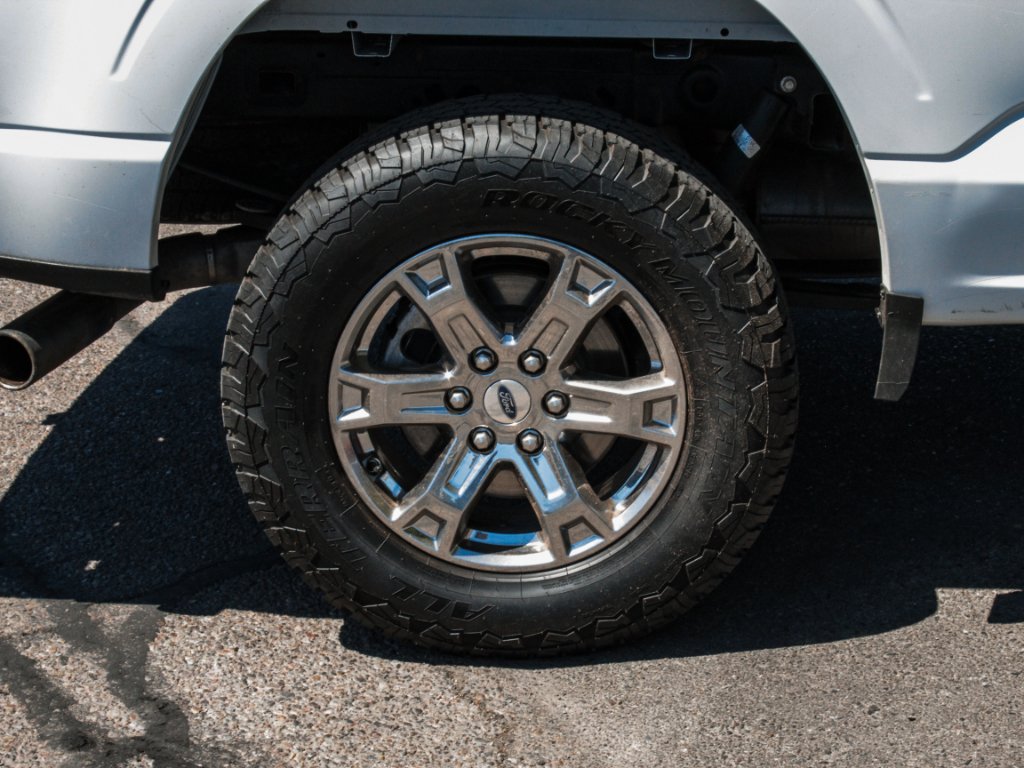 Used 2021 Oxford White Ford XLT image 4