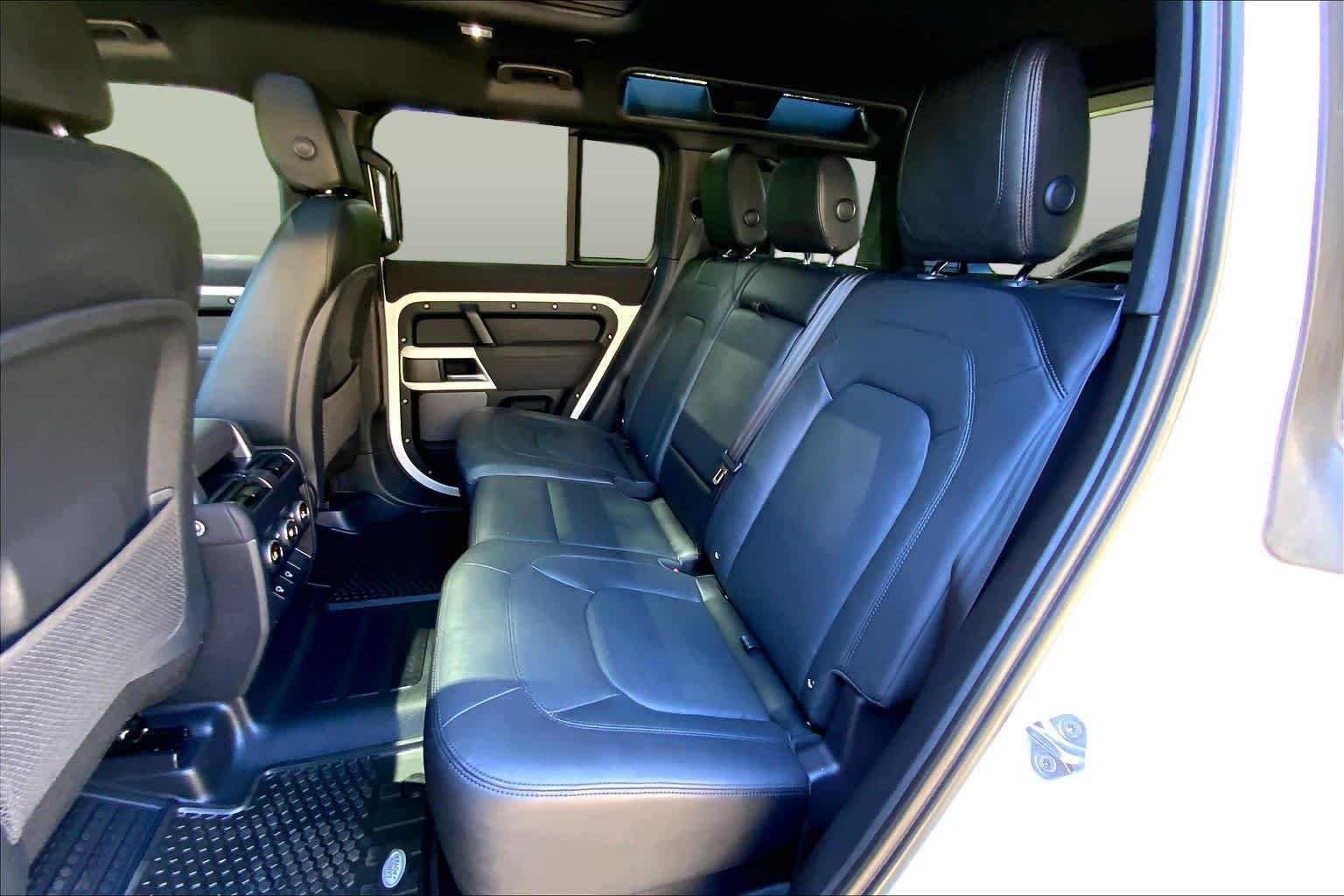 Used 2023 Fuji White Land Rover S image 19