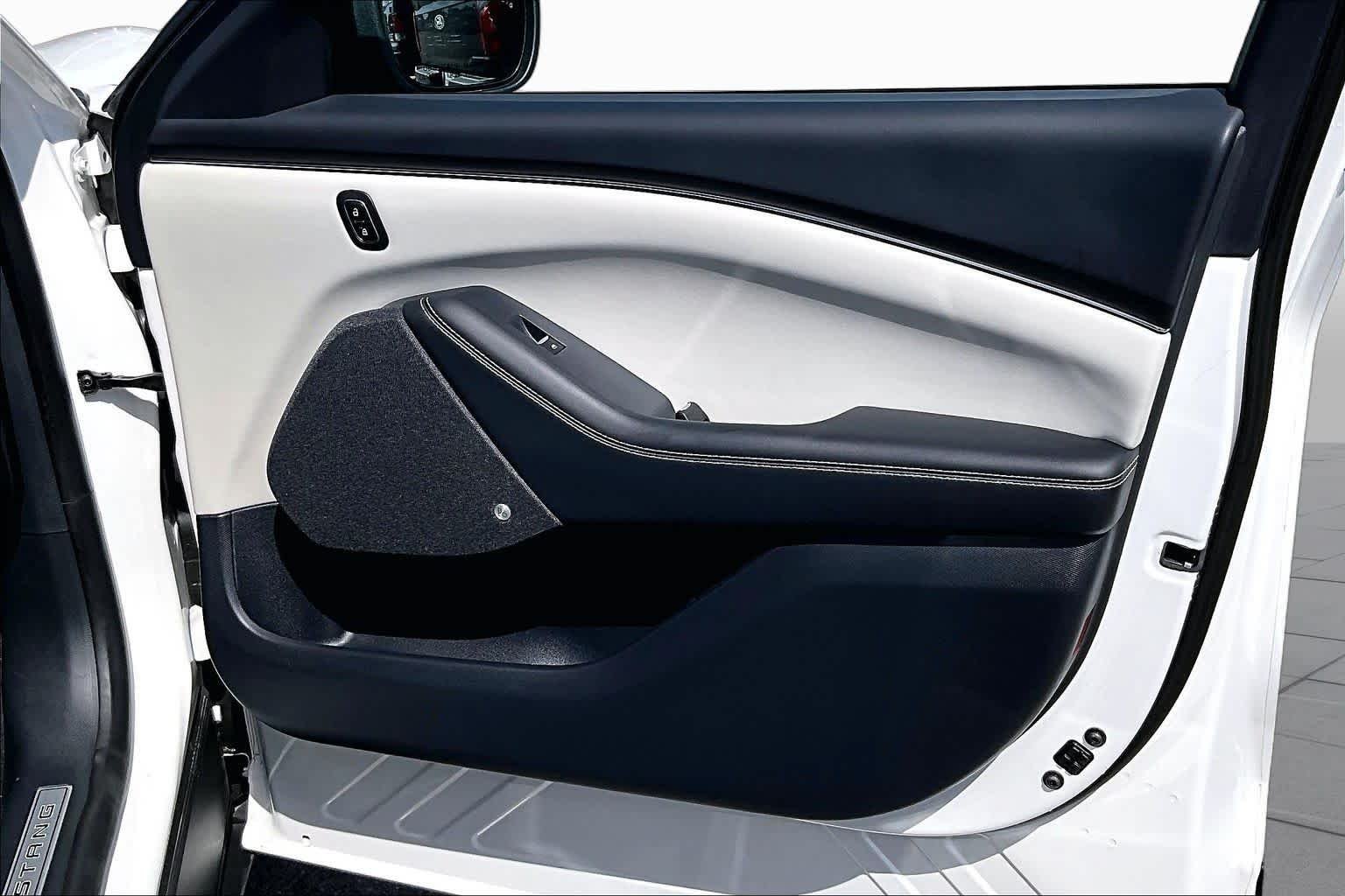 Used 2023 Star White Metallic Tri-Coat Ford Premium image 22