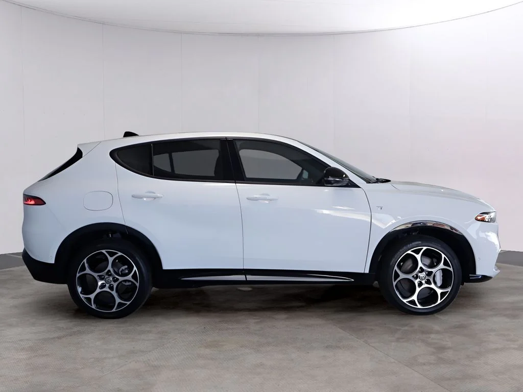 Used 2024 Milano White Alfa Romeo Ti image 4