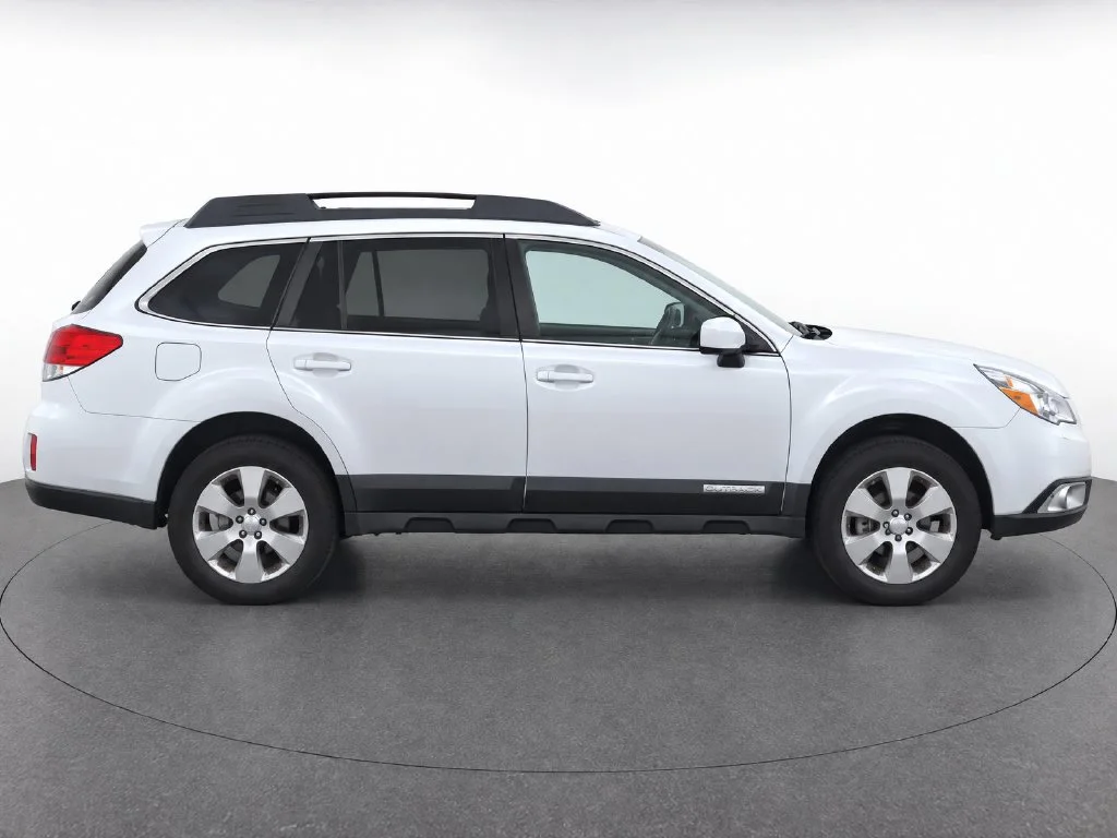 Used 2012 White Subaru 2.5i Premium image 8