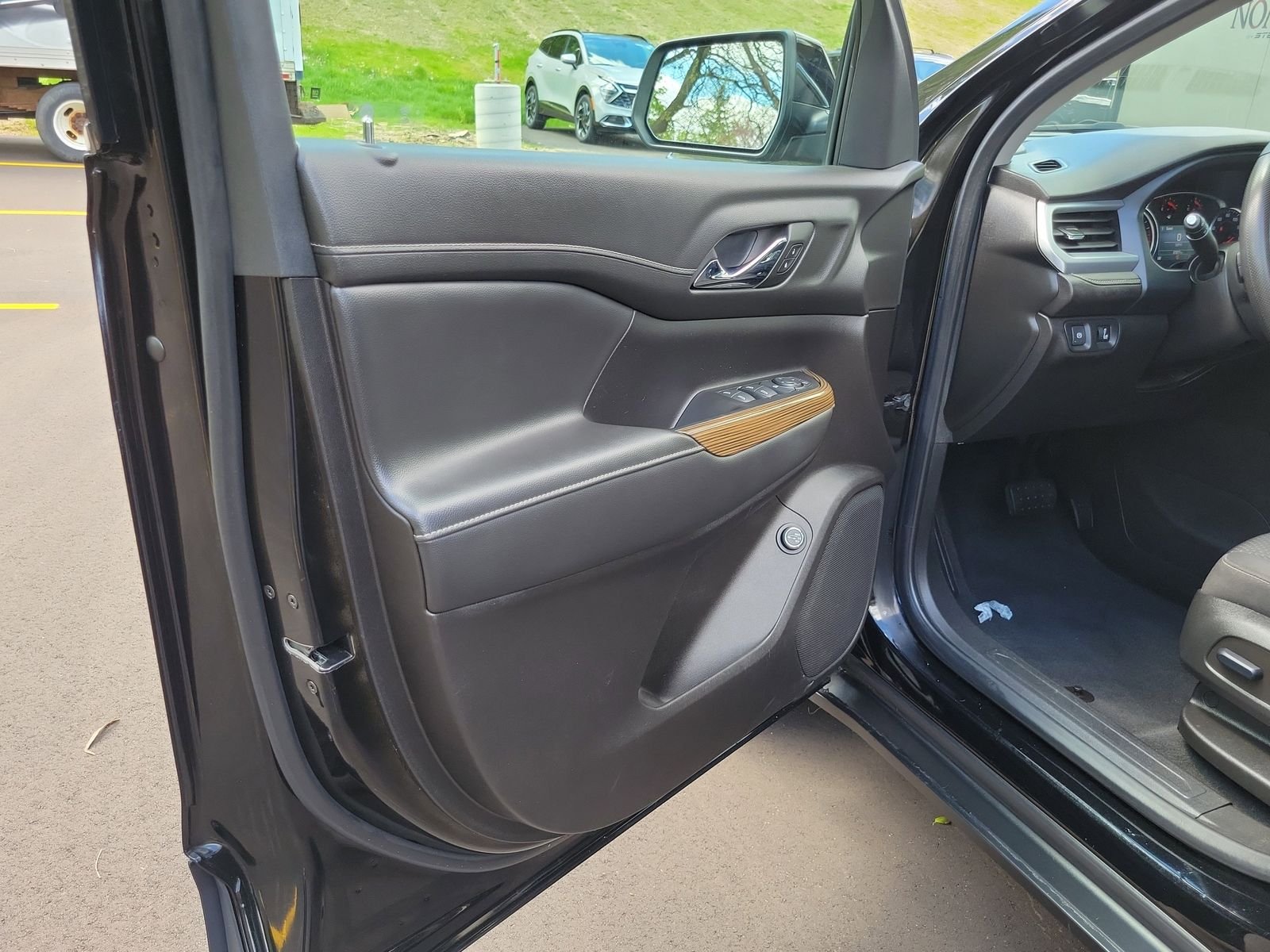 Used 2023 Black GMC SLE image 9