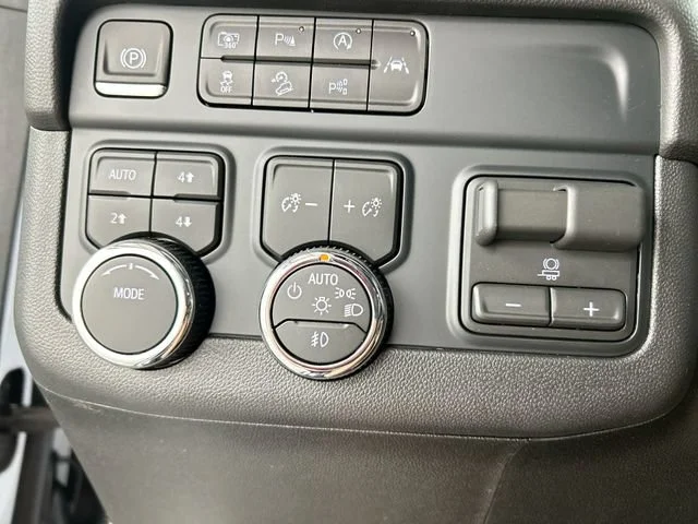 New 2026 Polar White Tricoat Chevrolet Premier image 11