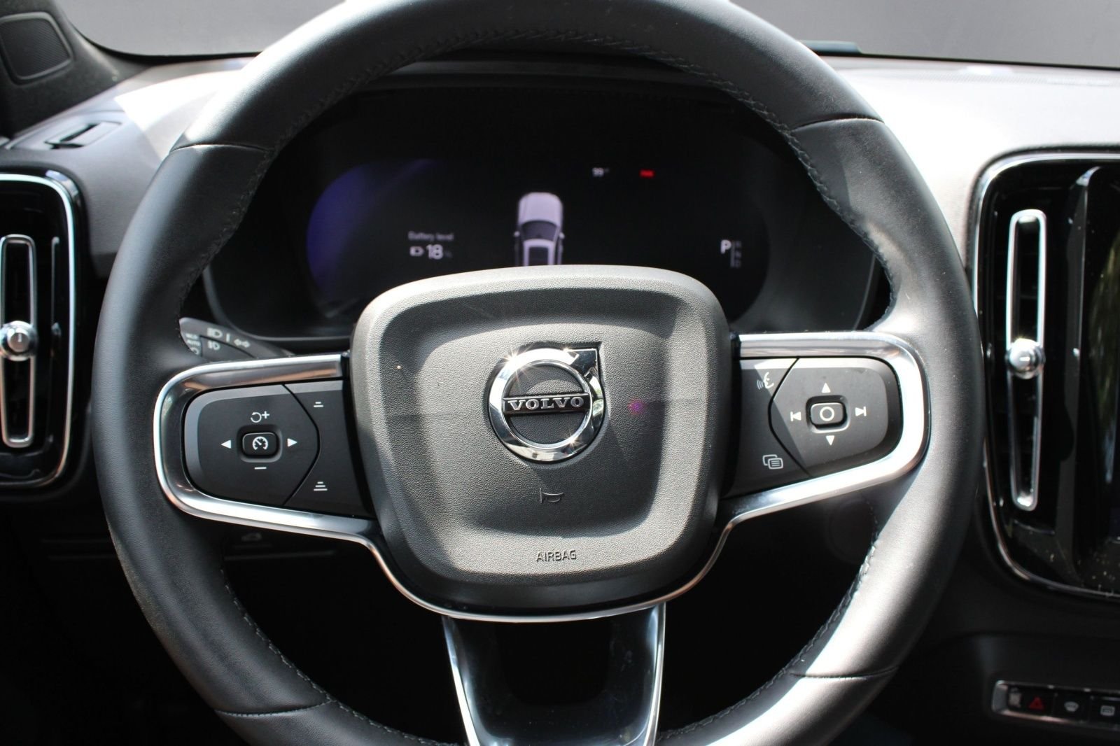 Used 2023 White Volvo Ultimate image 3