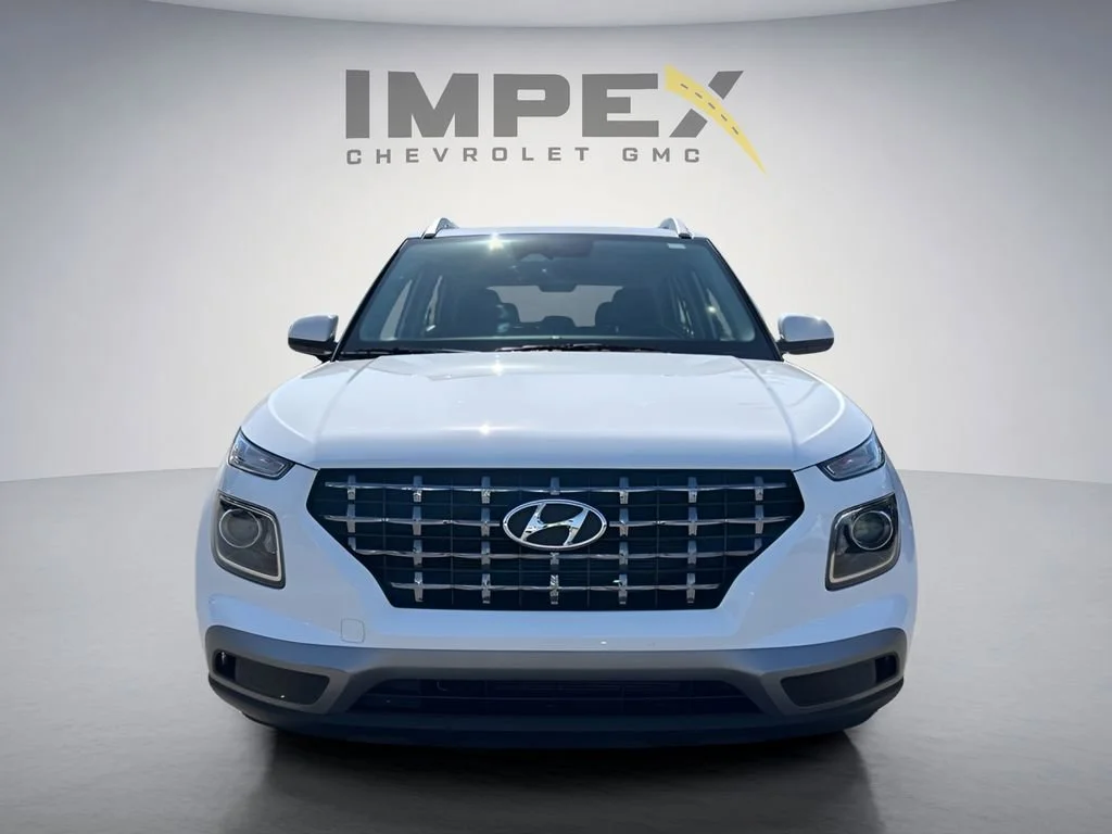 Used 2025 White Hyundai SEL image 8