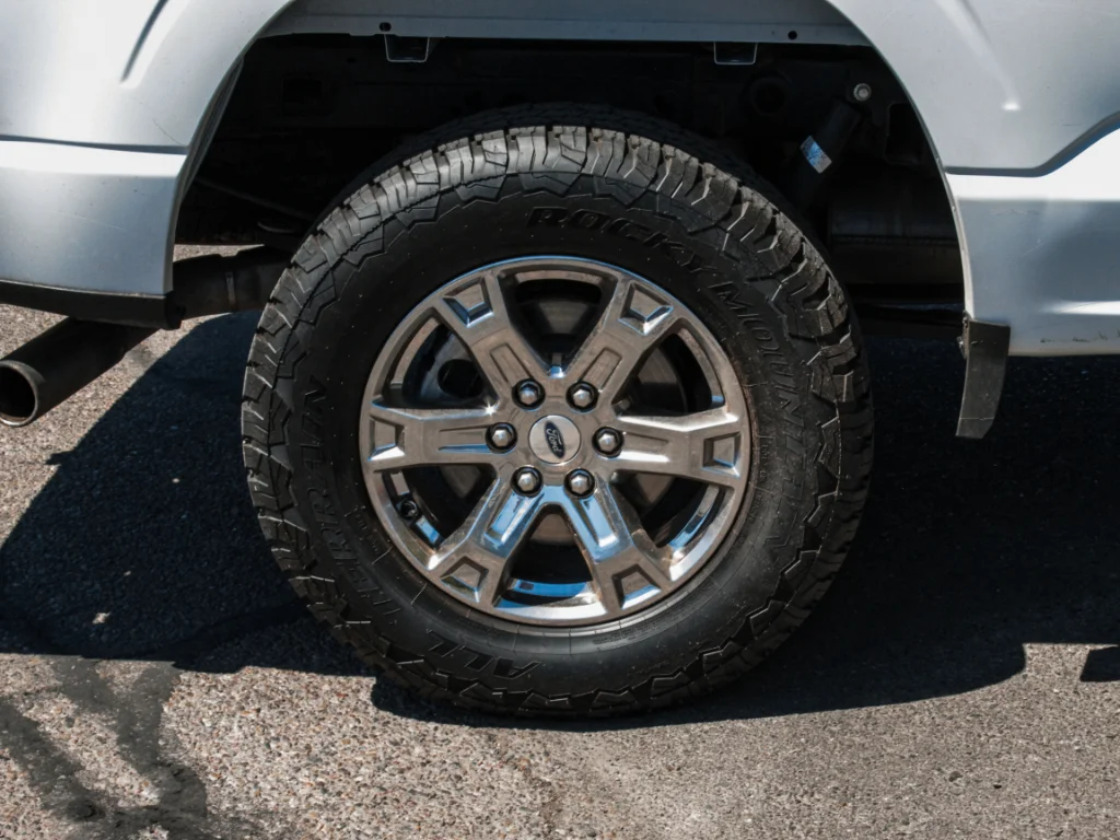 Used 2021 Oxford White Ford XLT image 4